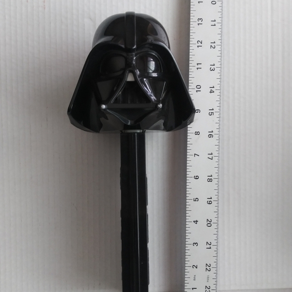 Star Wars Large Darth Vader PEZ Dispenser - Picture 3 of 15